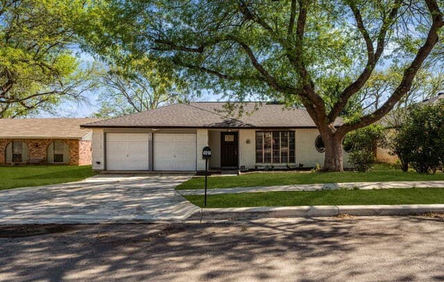4-bedroom rental at 4914 Crestwood Dr in Schertz, TX — photo 1