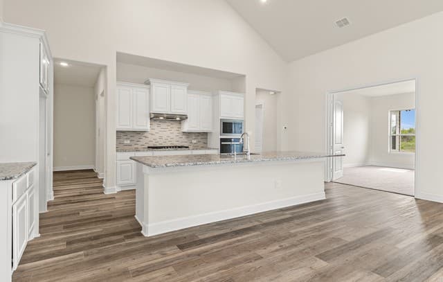 4-bedroom rental at 649 Legend Park in Castroville, TX — photo 5