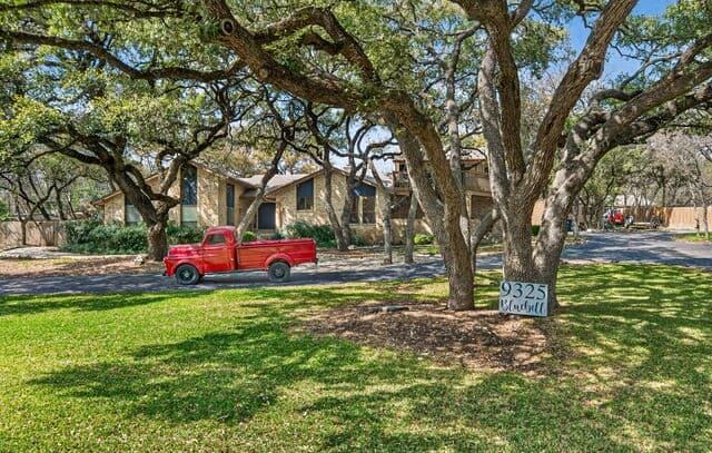 4-bedroom rental at 9325 Bluebell in Garden Ridge, TX — photo 2
