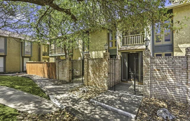 3-bedroom rental at 3678 Hidden Unit 103 in San Antonio, TX — photo 2