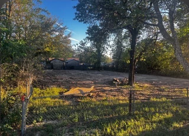 rental at 369 Gateway in Poteet, TX — photo 2