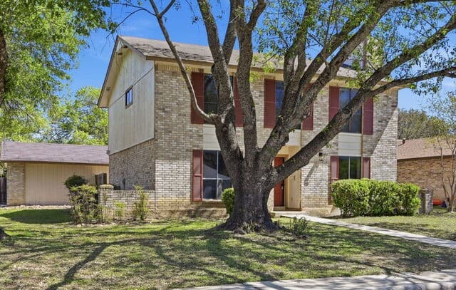 3-bedroom rental at 2703 Red Tree in San Antonio, TX — photo 2