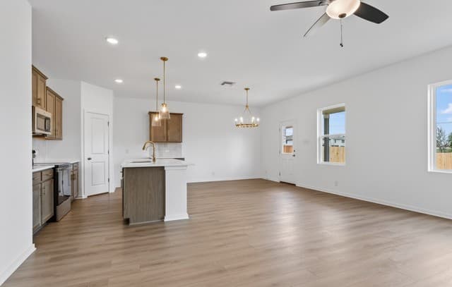 4-bedroom rental at 13747 Birch Crossing in San Antonio, TX — photo 3