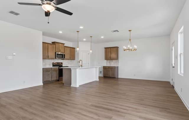 4-bedroom rental at 13747 Birch Crossing in San Antonio, TX — photo 4