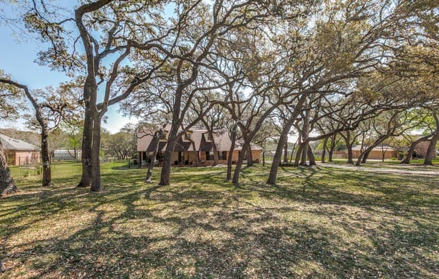 6-bedroom rental at 26820 Autumn Gln in Boerne, TX — photo 3