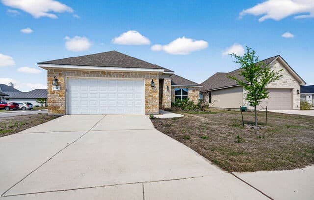 3-bedroom rental at 111 John T Court in Castroville, TX — photo 2