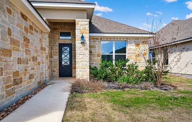 3-bedroom rental at 111 John T Court in Castroville, TX — photo 4
