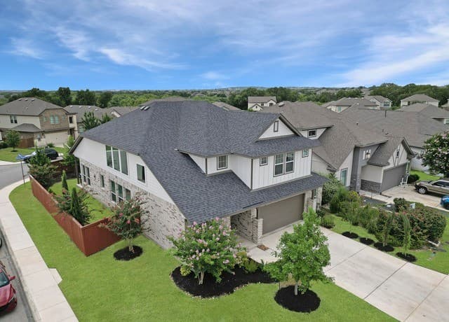 4-bedroom rental at 12402 Mineshaft in San Antonio, TX — photo 4