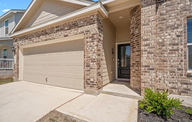 3-bedroom rental at 7014 Shears in San Antonio, TX — photo 4