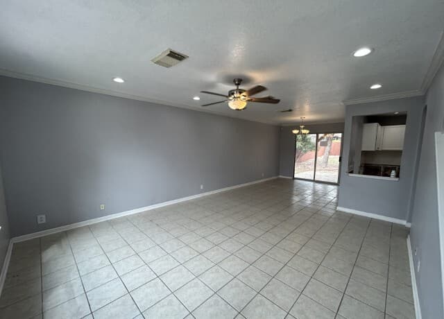 3-bedroom rental at 11215 Bushwack Pass in San Antonio, TX — photo 3