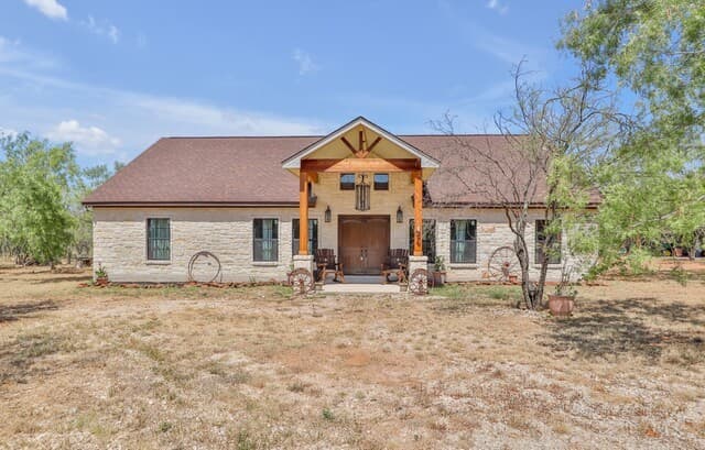3-bedroom rental at 745 County Road 2645 in Moore, TX — photo 1