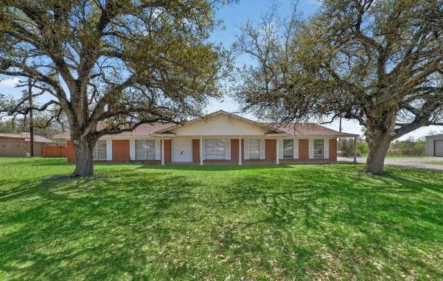 3-bedroom rental at 514 Hospital in Floresville, TX — photo 1