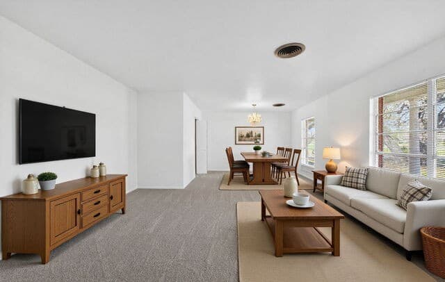 3-bedroom rental at 514 Hospital in Floresville, TX — photo 3