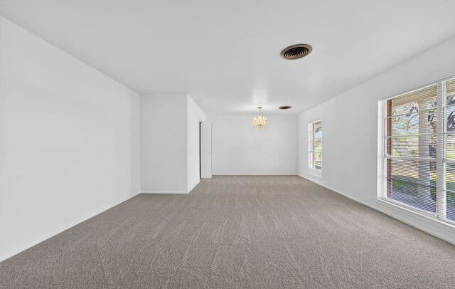 3-bedroom rental at 514 Hospital in Floresville, TX — photo 4