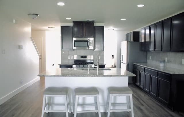 5-bedroom rental at 13048 Maestro Spark in San Antonio, TX — photo 4