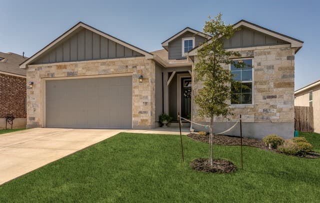 4-bedroom rental at 7350 Walkers Loop in Live Oak, TX — photo 2