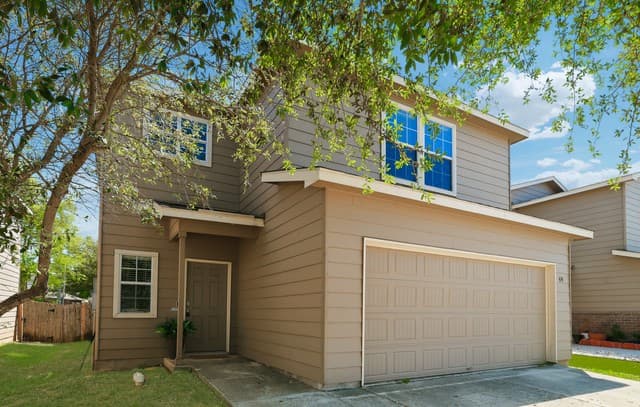 4-bedroom rental at 474 Walnut Crest in Selma, TX — photo 2