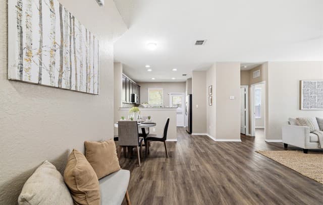 4-bedroom rental at 474 Walnut Crest in Selma, TX — photo 4