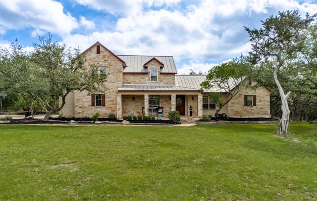 5-bedroom rental at 107 Riverwalk in Boerne, TX — photo 1