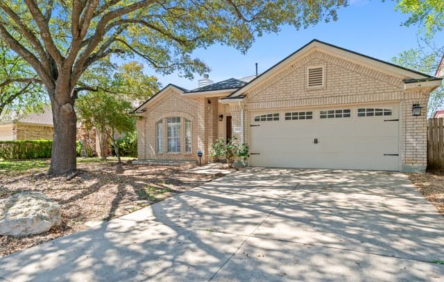 3-bedroom rental at 7031 Quail Wilde in San Antonio, TX — photo 2