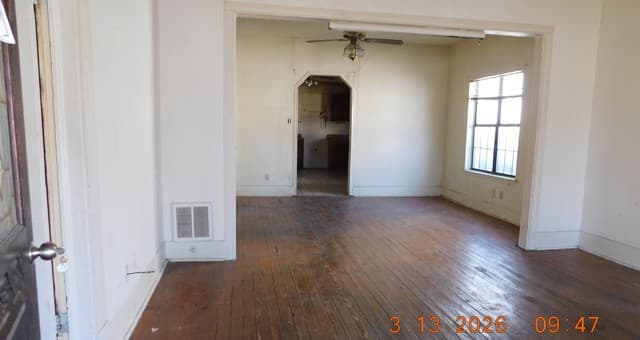 2-bedroom rental at 912 W Theo Ave in San Antonio, TX — photo 4