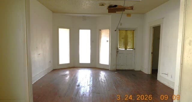 2-bedroom rental at 912 W Theo Ave in San Antonio, TX — photo 5