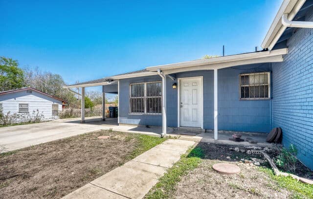 3-bedroom rental at 6602 Amberwood in San Antonio, TX — photo 2