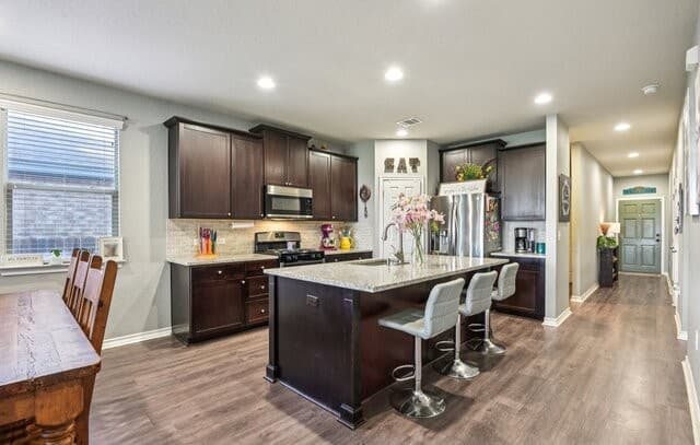 4-bedroom rental at 8814 White Crown in San Antonio, TX — photo 3