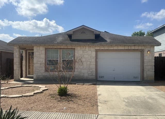 3-bedroom rental at 2014 Mission Eagle in San Antonio, TX — photo 2