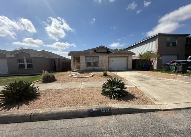 3-bedroom rental at 2014 Mission Eagle in San Antonio, TX — photo 4