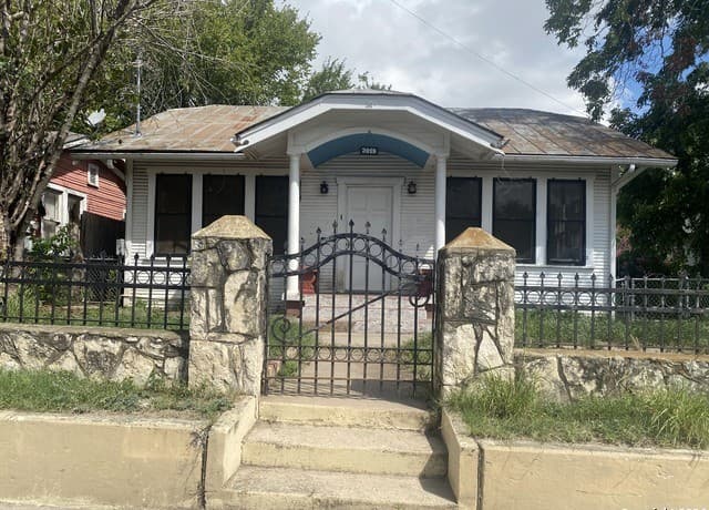 rental at 2019 Martin Luther King in San Antonio, TX — photo 2