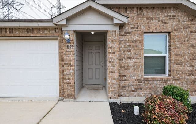 3-bedroom rental at 7126 Texas Ridge in San Antonio, TX — photo 1