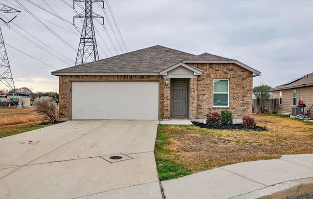 3-bedroom rental at 7126 Texas Ridge in San Antonio, TX — photo 2