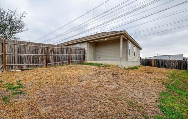 3-bedroom rental at 7126 Texas Ridge in San Antonio, TX — photo 5