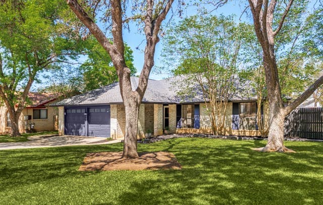 3-bedroom rental at 14219 Chadbourne in San Antonio, TX — photo 2