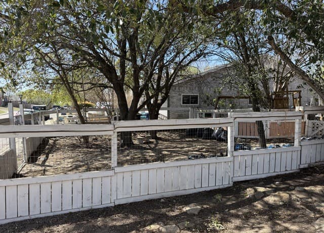4-bedroom rental at 4419 Misty Spring in San Antonio, TX — photo 5