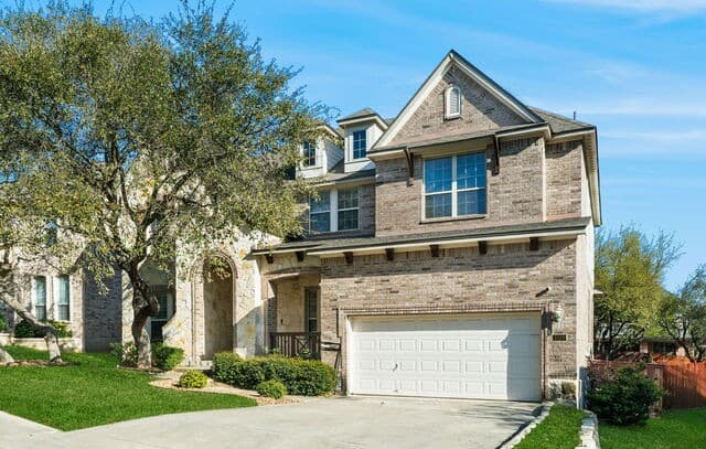 5-bedroom rental at 1018 Olivia View in San Antonio, TX — photo 2