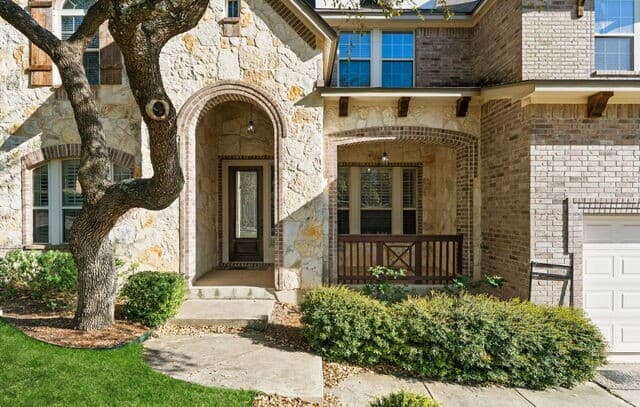 5-bedroom rental at 1018 Olivia View in San Antonio, TX — photo 3