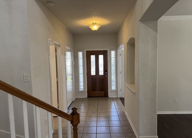 4-bedroom rental at 26119 Starling Hill in San Antonio, TX — photo 4