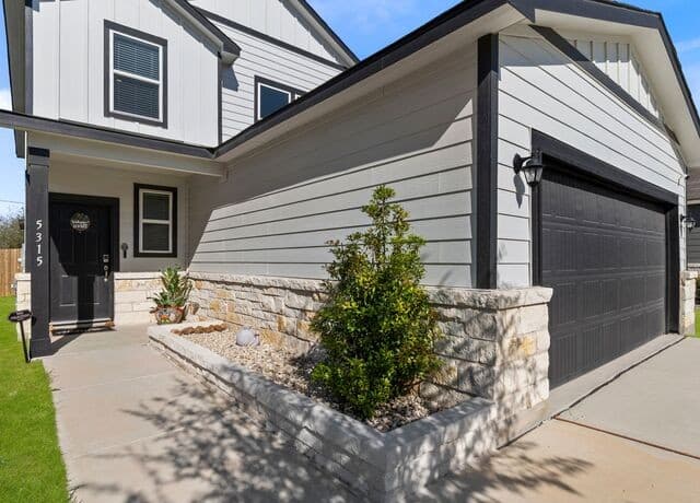 4-bedroom rental at 5315 Tourmaline Loop in San Antonio, TX — photo 2