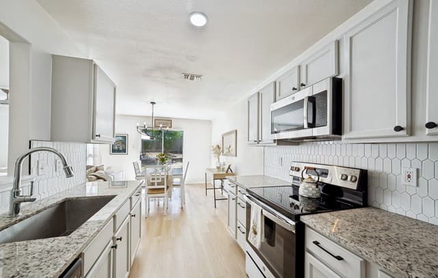 3-bedroom rental at 6073 Bantry Bay in San Antonio, TX — photo 3