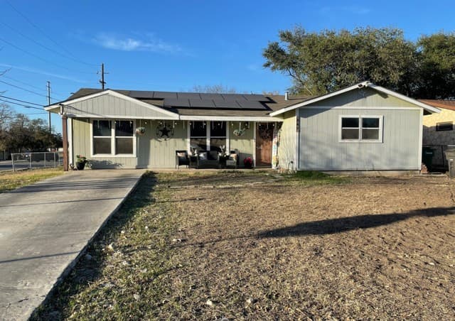 4-bedroom rental at 347 Barbuda in San Antonio, TX — photo 1