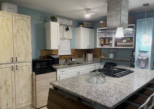 4-bedroom rental at 347 Barbuda in San Antonio, TX — photo 2
