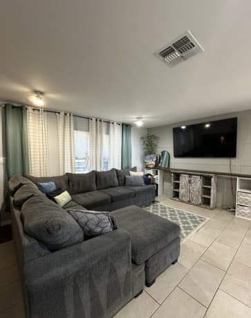 4-bedroom rental at 347 Barbuda in San Antonio, TX — photo 5