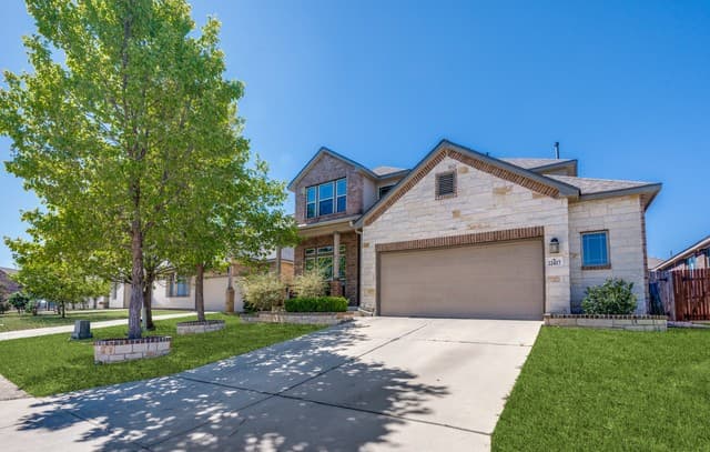 5-bedroom rental at 22417 Carriage Trace in San Antonio, TX — photo 1