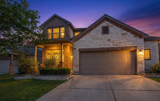 5-bedroom rental at 22417 Carriage Trace in San Antonio, TX — photo 2
