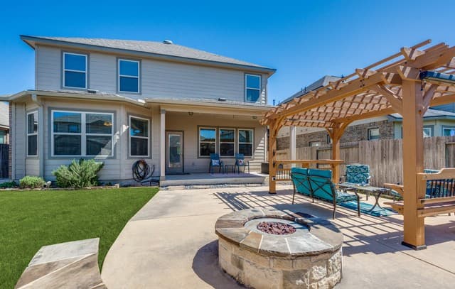 5-bedroom rental at 22417 Carriage Trace in San Antonio, TX — photo 4