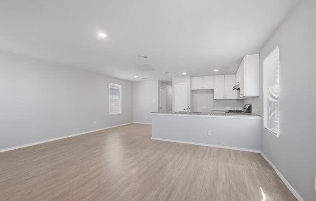 3-bedroom rental at 8110 Serro Medina in San Antonio, TX — photo 3