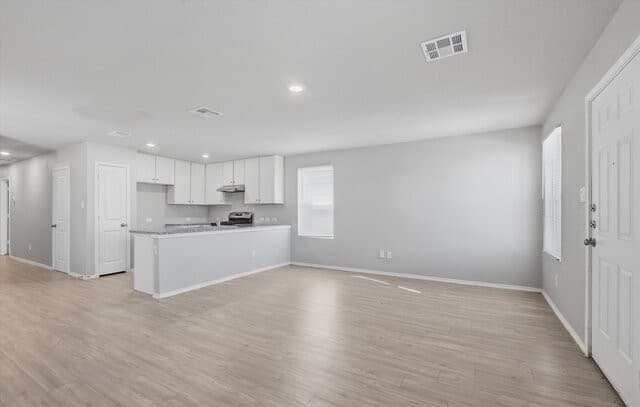 3-bedroom rental at 8110 Serro Medina in San Antonio, TX — photo 4