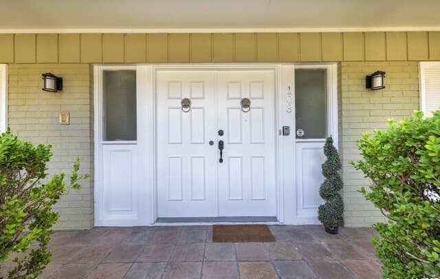 5-bedroom rental at 103 Shalimar in Castle Hills, TX — photo 3